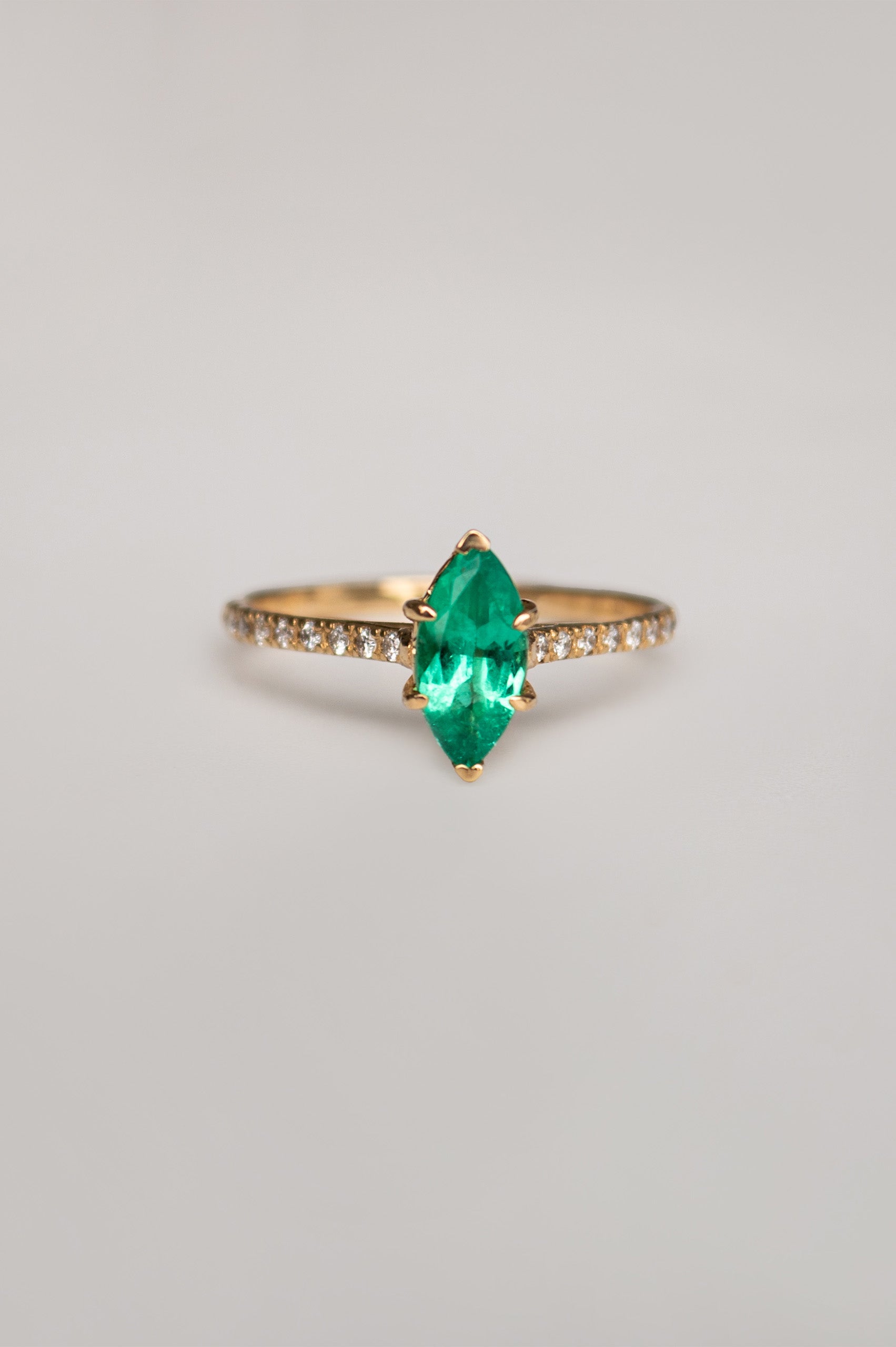 ANILLO ESMERALDA MARQUISE