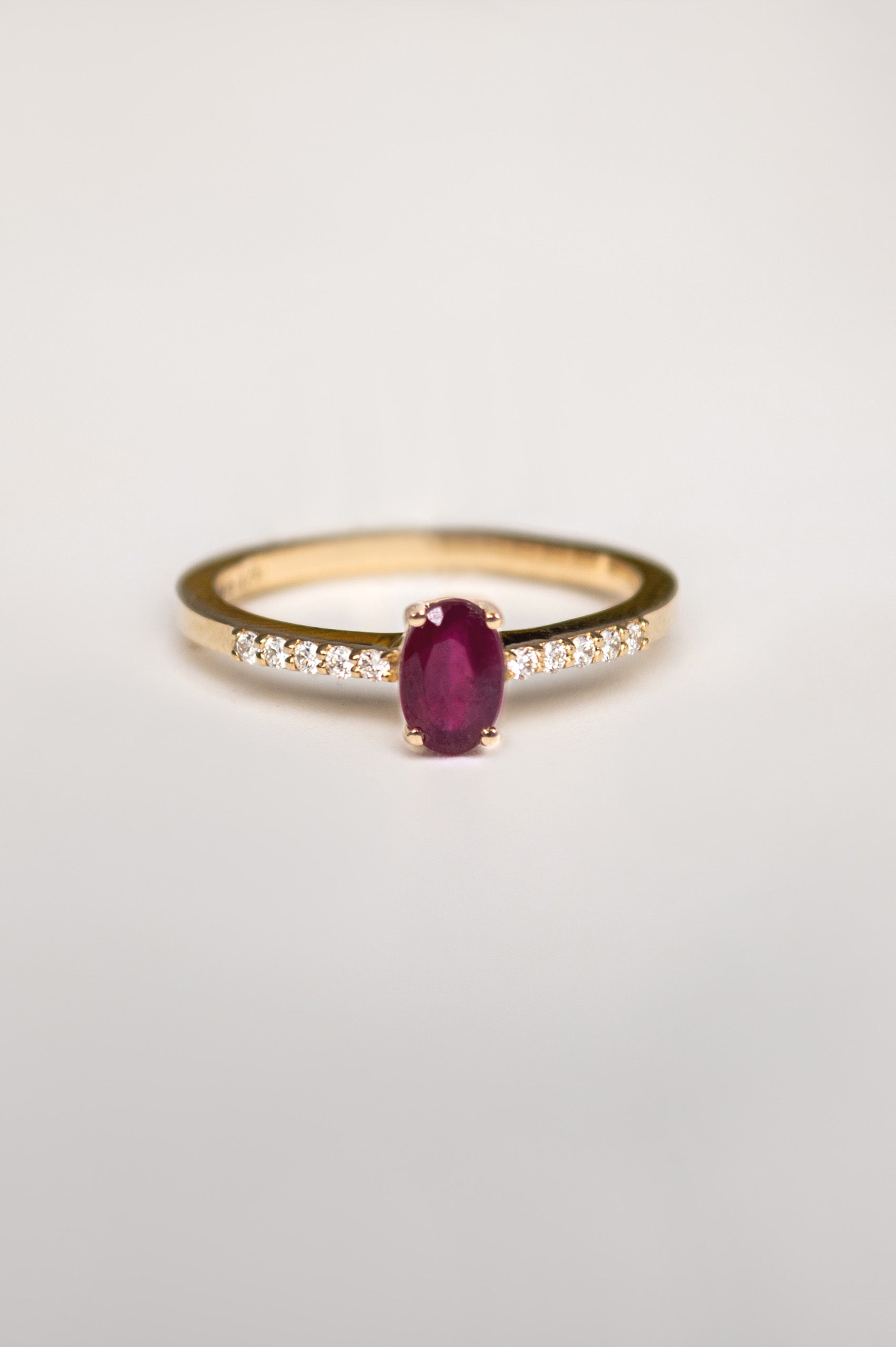 ANILLO RUBI OVAL