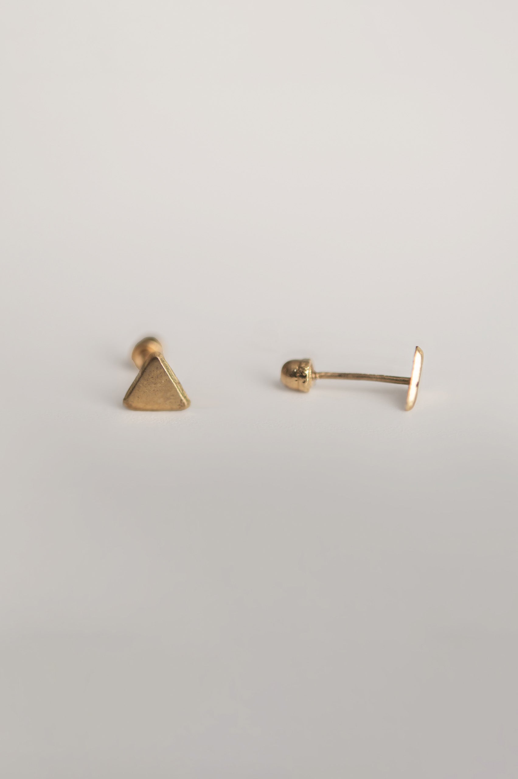 BROQUELES TRIANGULO