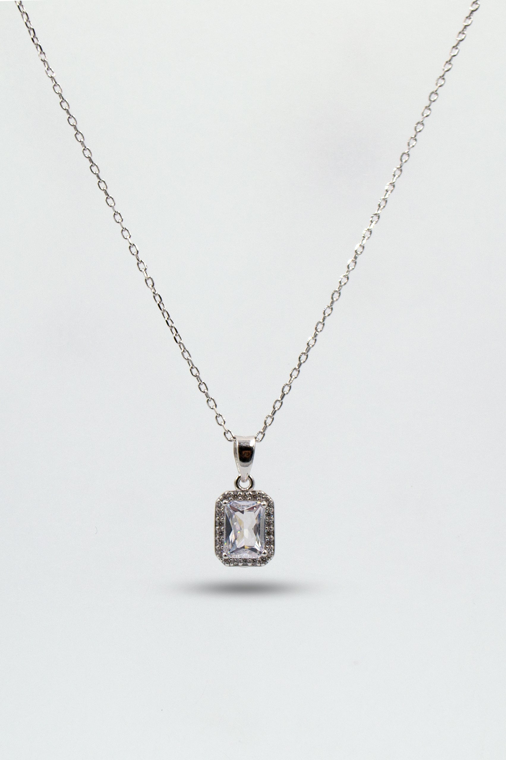 COLLAR DIJE RECTANGULAR BRILLANTE