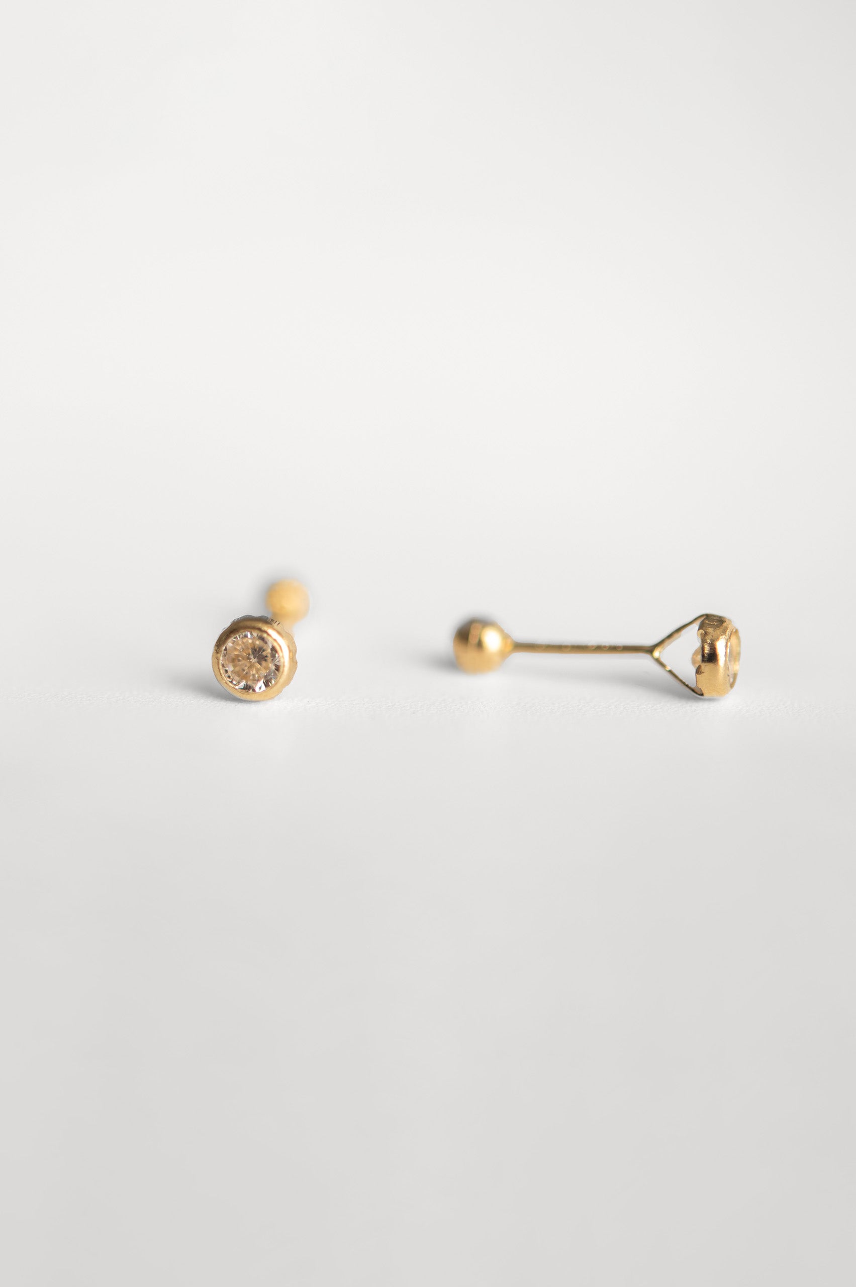 BROQUELES BICEL DE 14K | 3 Tamaños