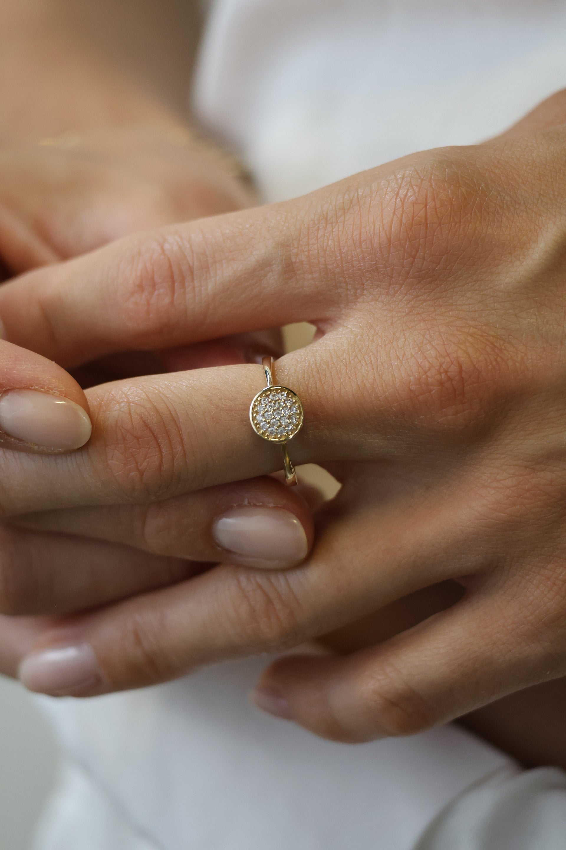 ANILLO CÍRCULO CON BRILLANTES