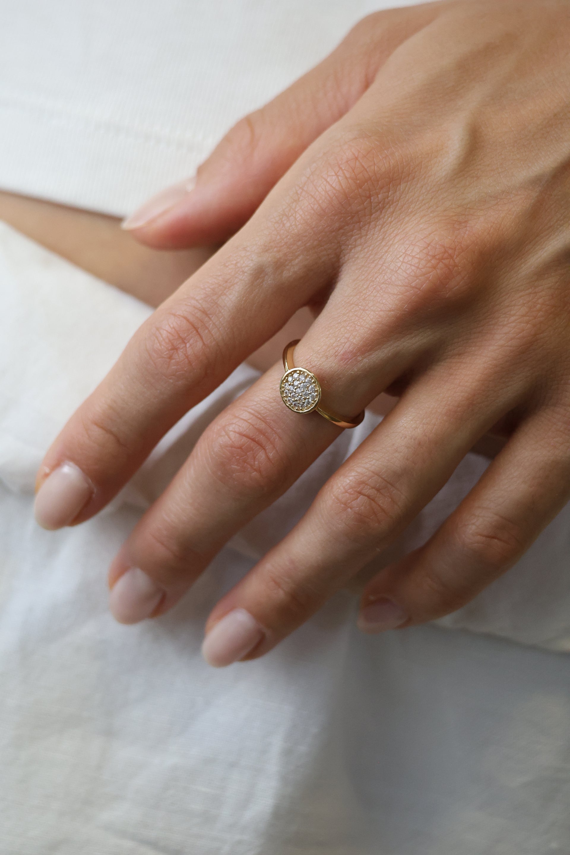 ANILLO CÍRCULO CON BRILLANTES