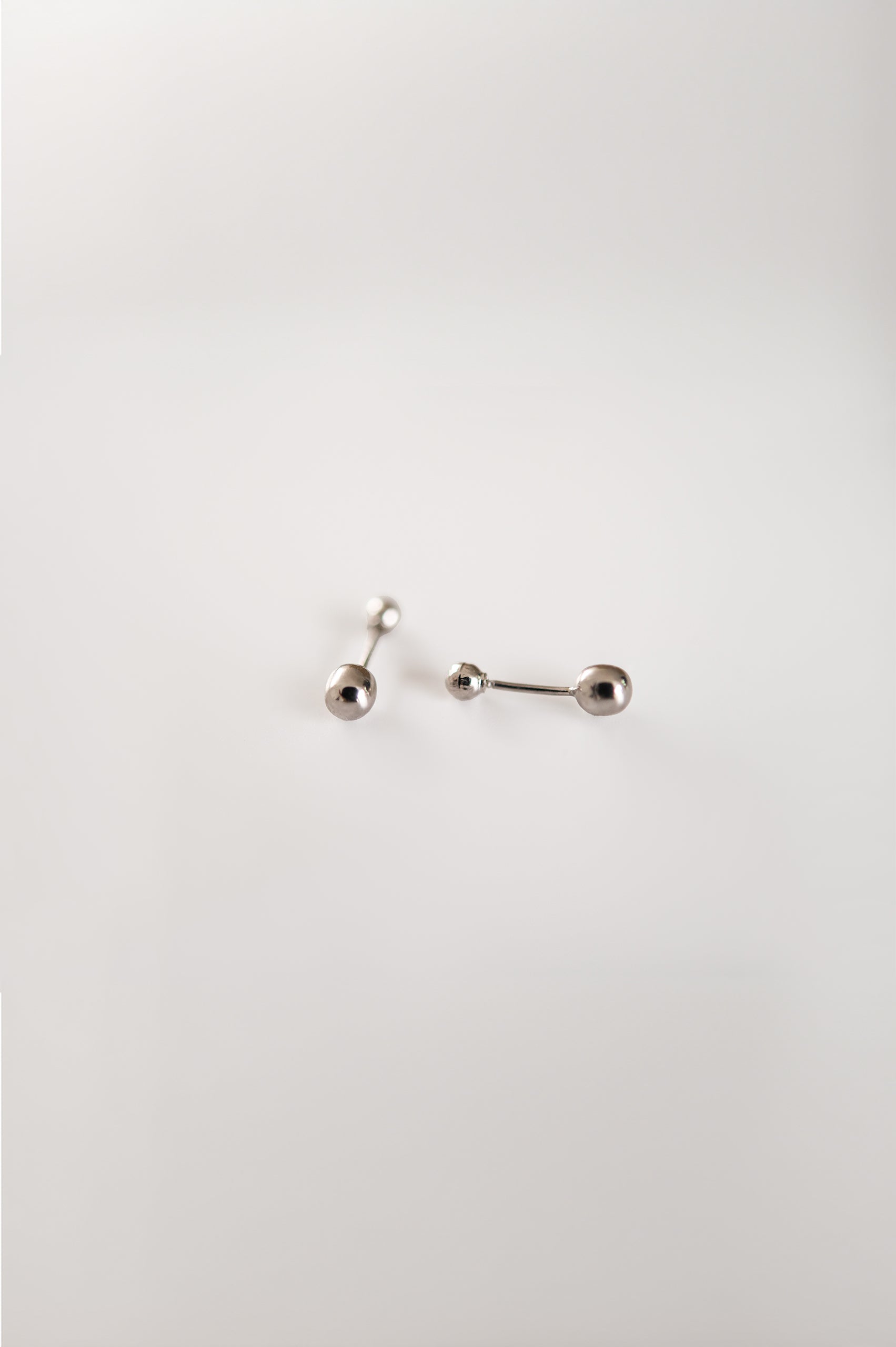 BROQUELES BOLA BLANCA DE 14K | 3 Tamaños