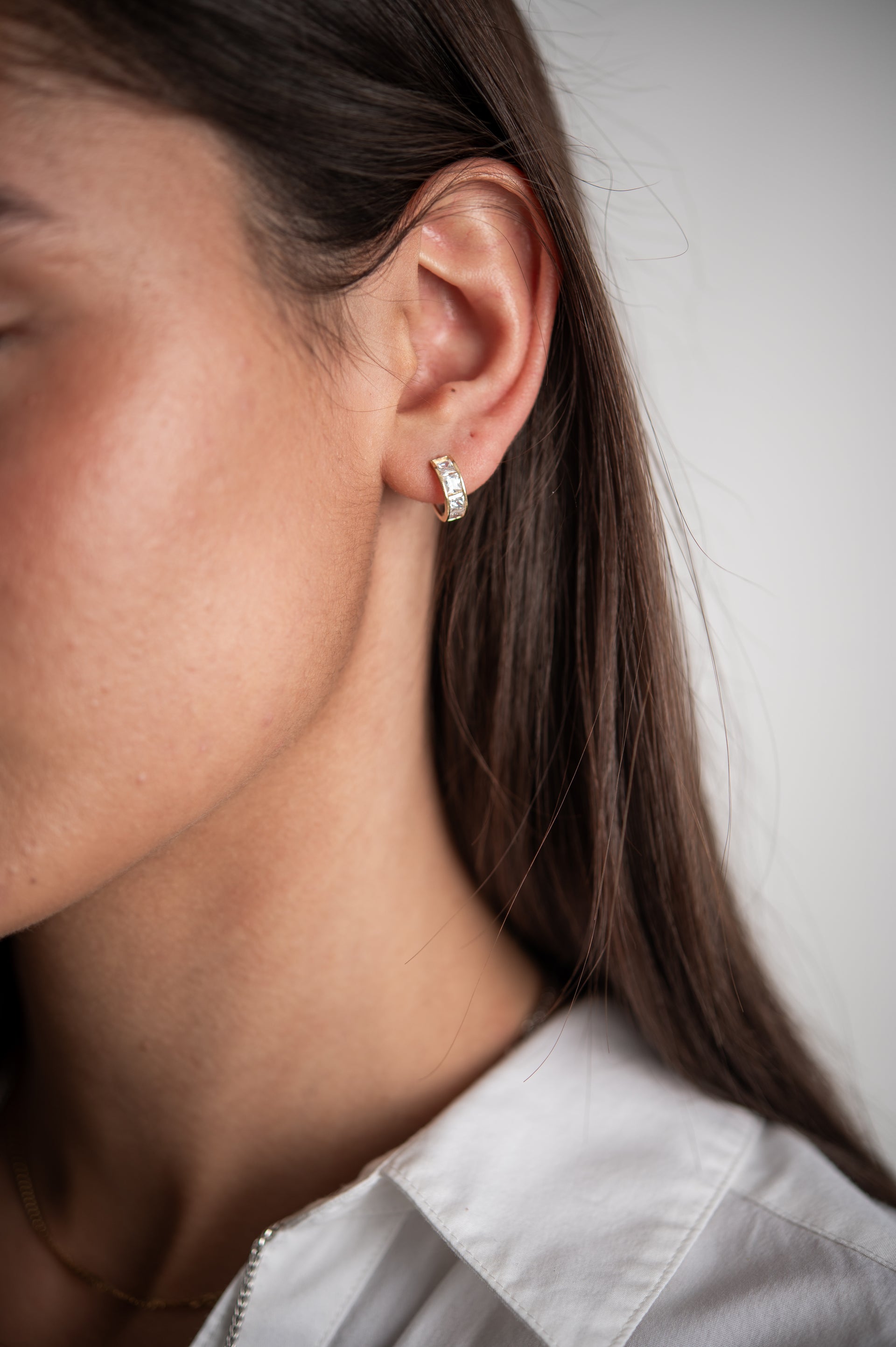 ARRACADAS ANCHAS CON BRILLANTES CUADRADOS