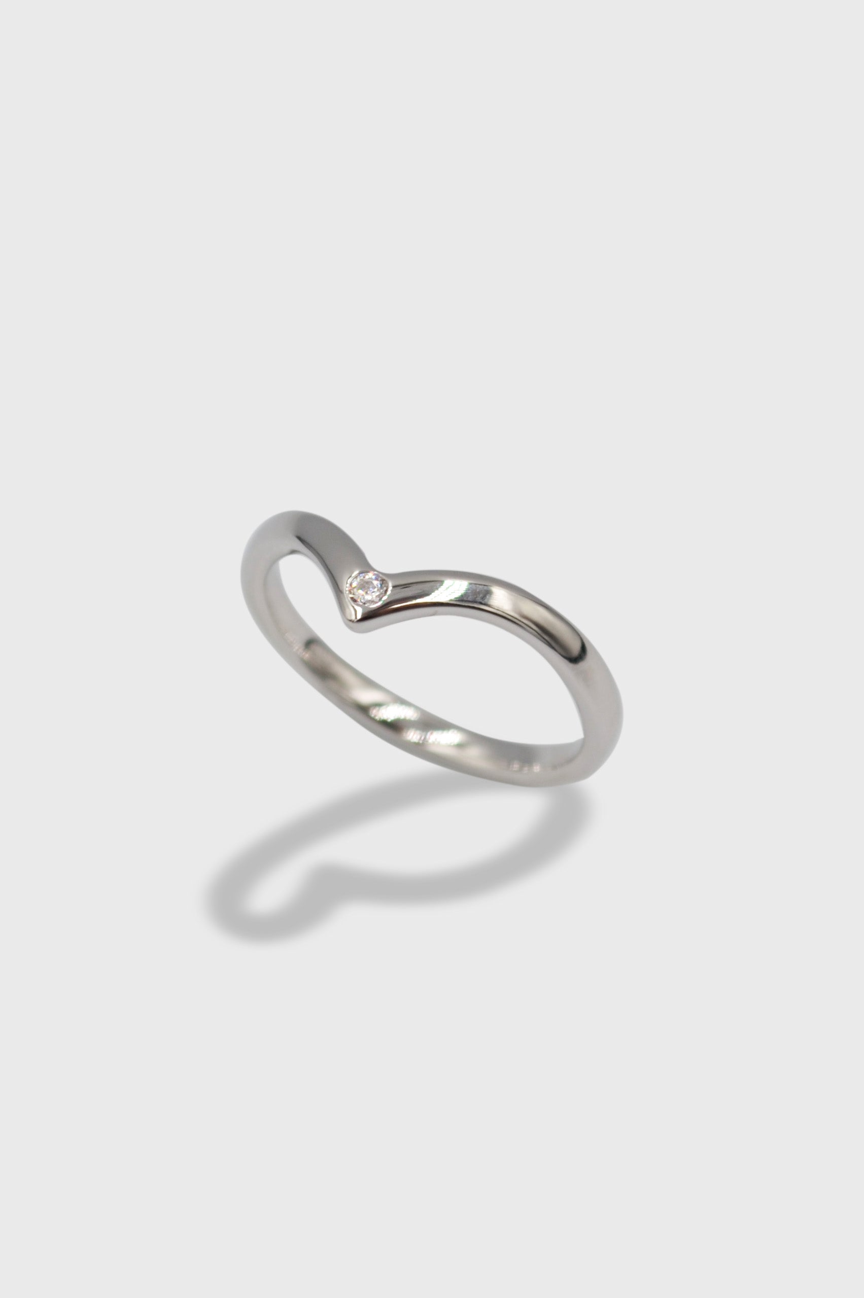 ANILLO V CON PIEDRA