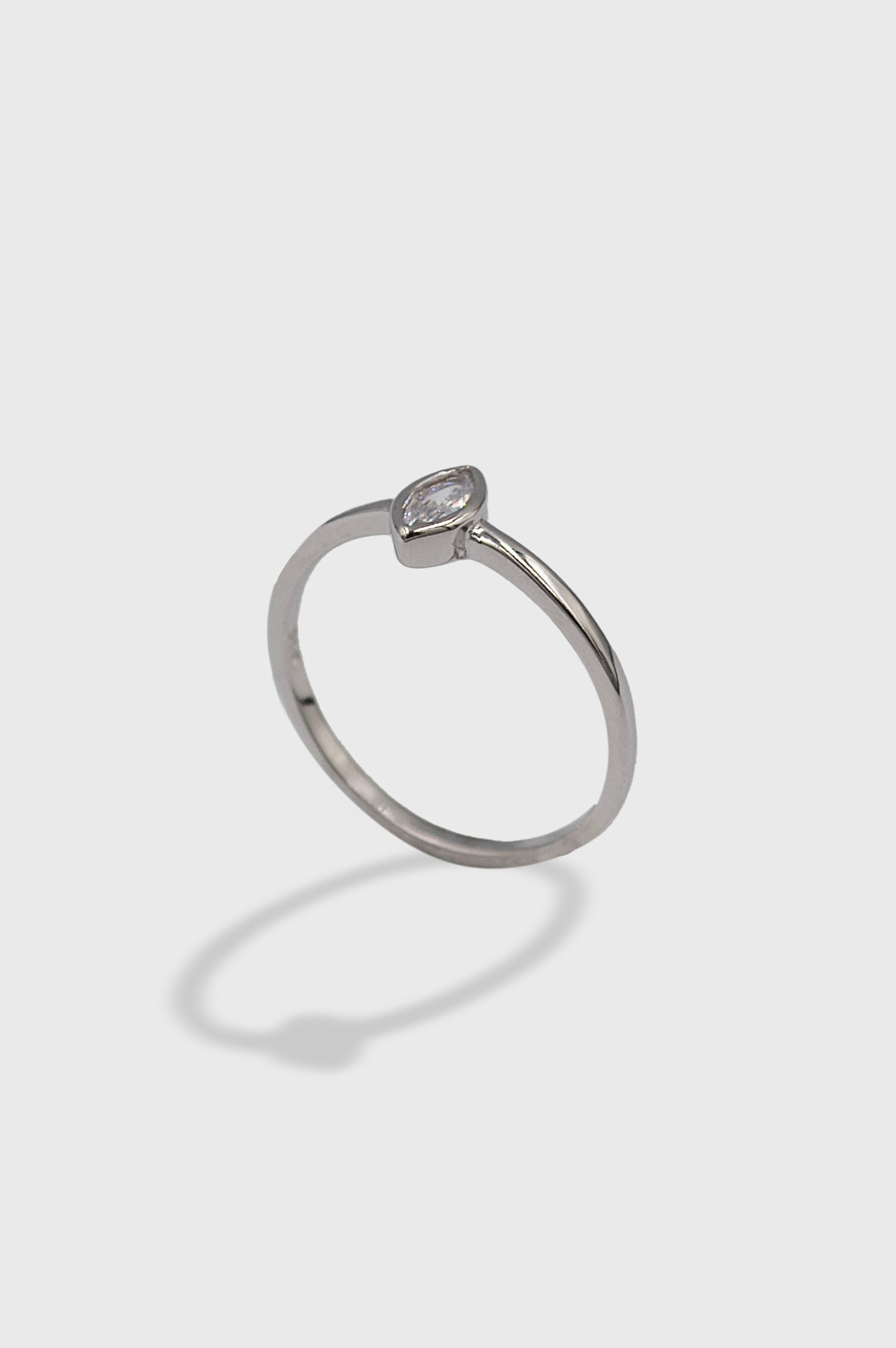 ANILLO LISO PIEDRA MARQUIZ